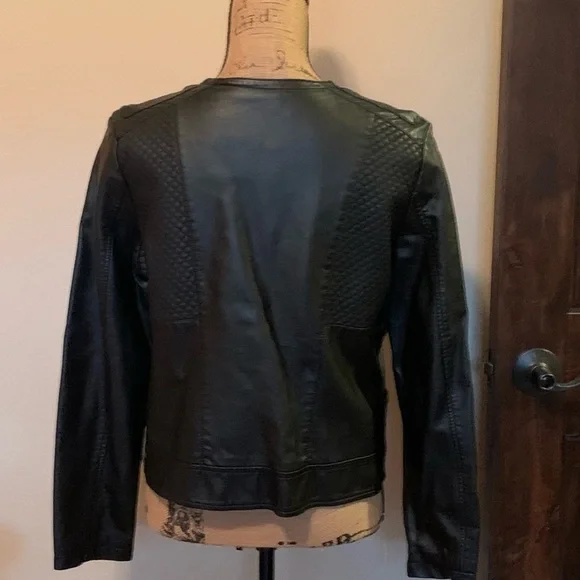 Chic petite jacket-Never worn! - Picture 4 of 4